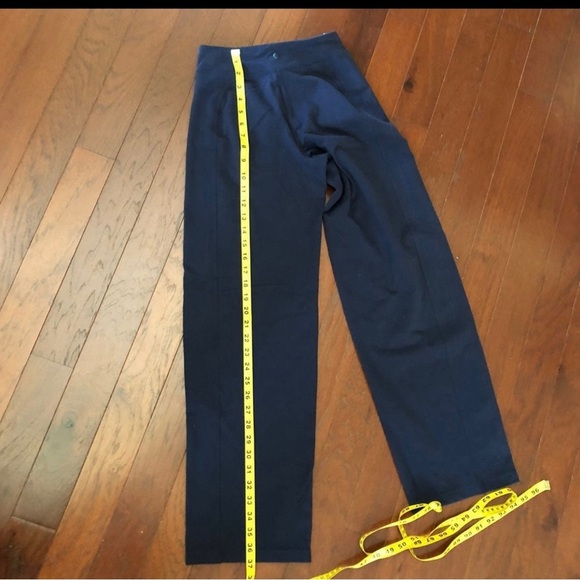 Lululemon athletica wide leg pants size 2 navy pockets - Picture 9 of 9